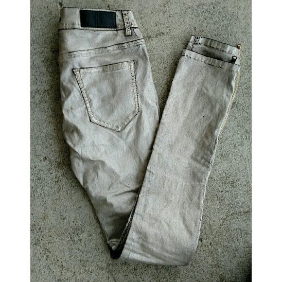 Tahnee metallic distressed jeans. Medium - Picture 2 of 4